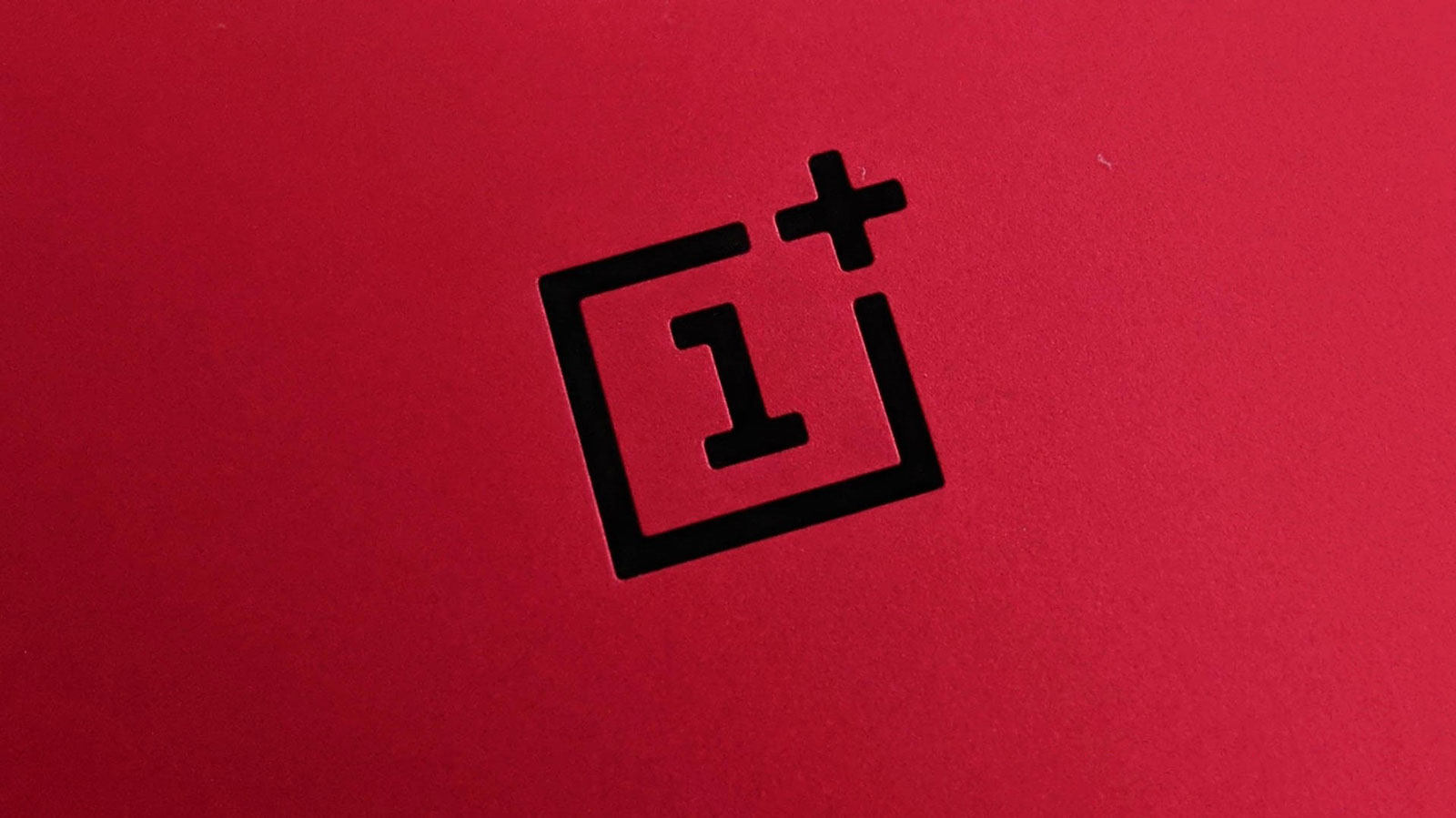 ජංගම දුරකථන ලොවේ නව පෙරළියක් ඇති කළ OnePlus නිෂ්පාදන පිළිබඳ දැන ගනිමු