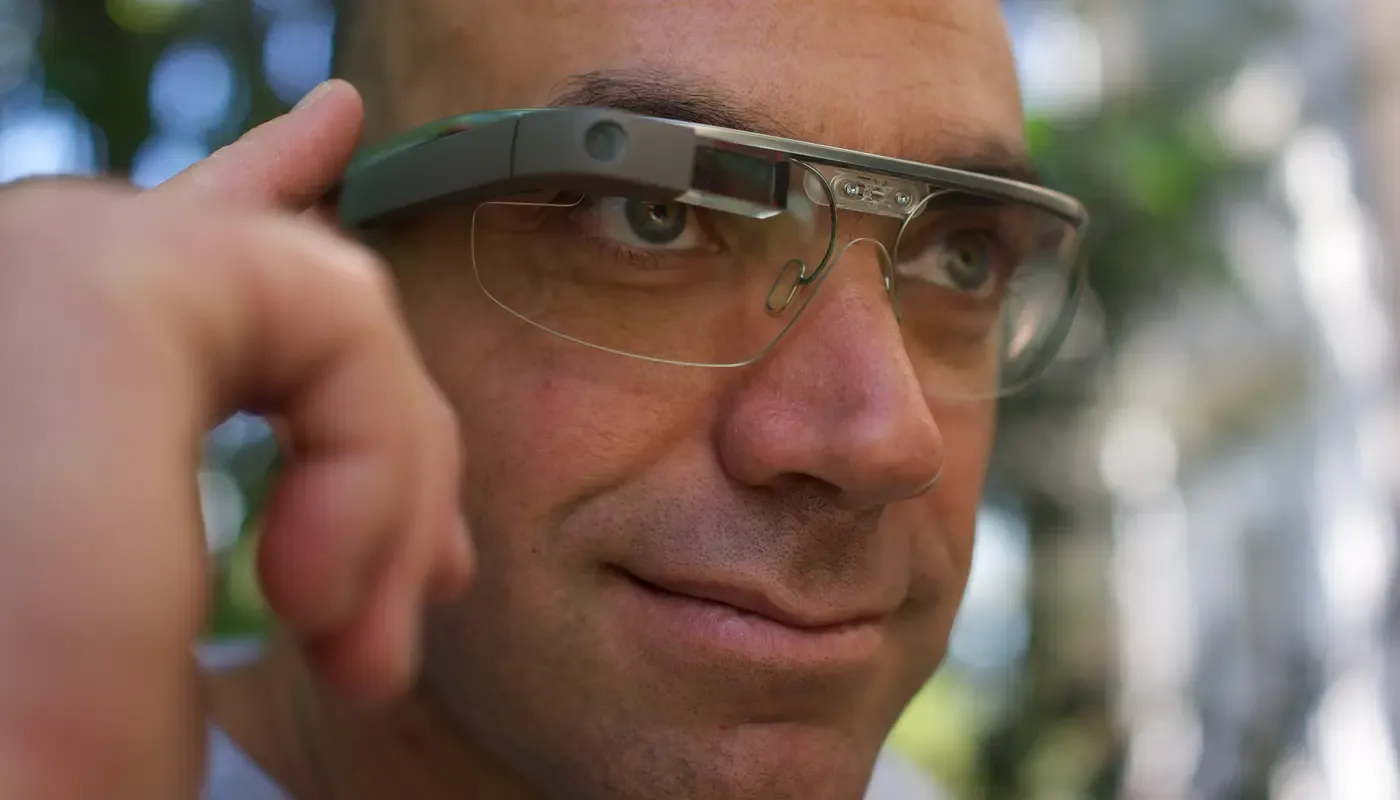 By Loïc Le Meur - Flickr: Loïc Le Meur on Google Glass, CC BY 2.0, https://commons.wikimedia.org/w/index.php?curid=26050963