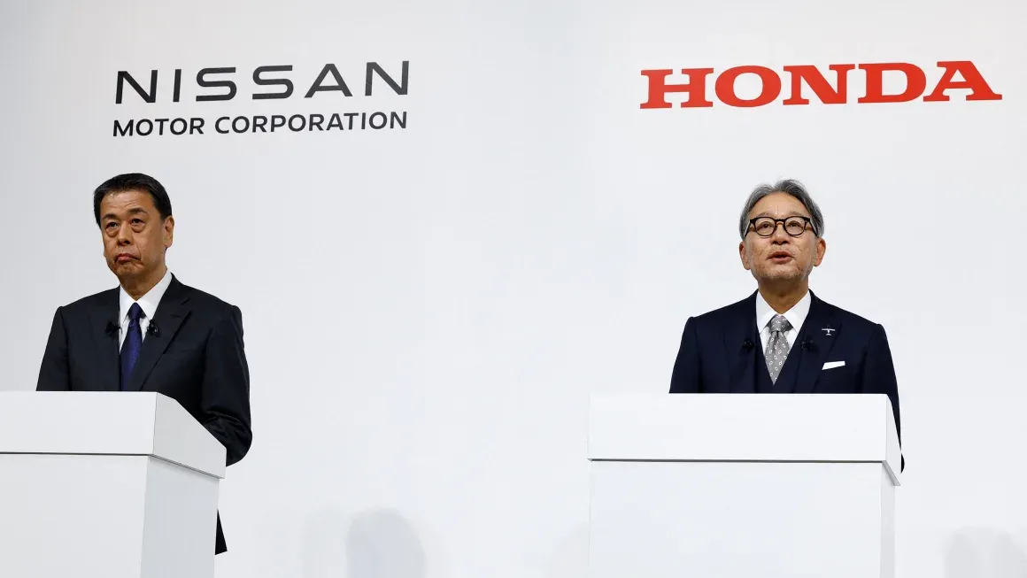 Makoto Uchida, Nissan's president and CEO, and Toshihiro Mibe, president of Honda