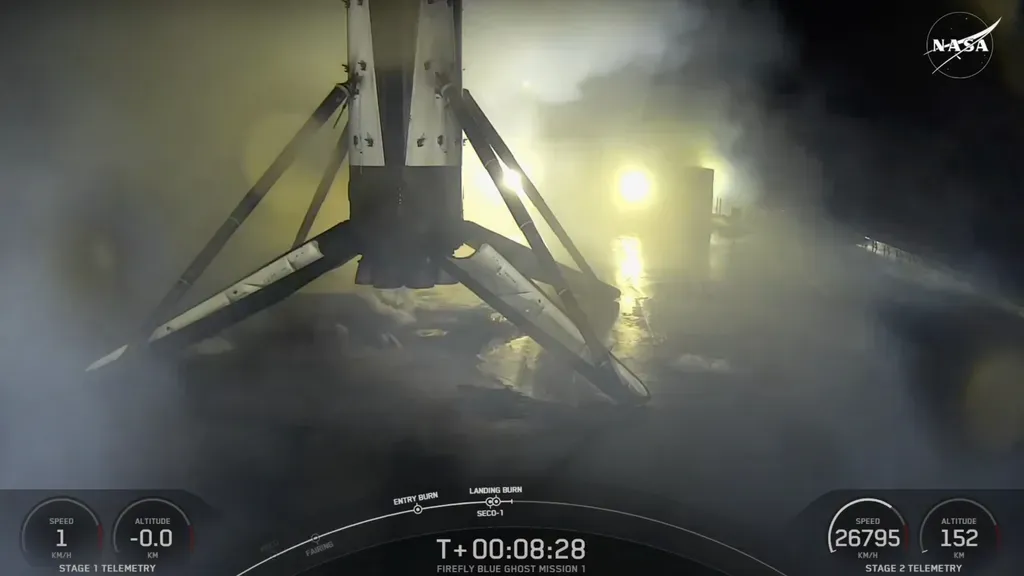 spacex-falcon9-droneship-landing-blue-ghost-resilience-launch