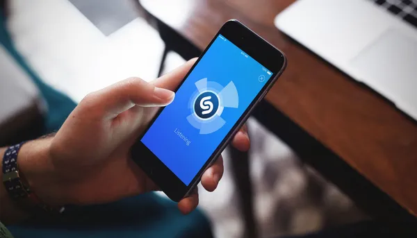 Apple සමාගම විසින් Shazam App එක මිළදී ගැනීමට කටයුතු කරයි