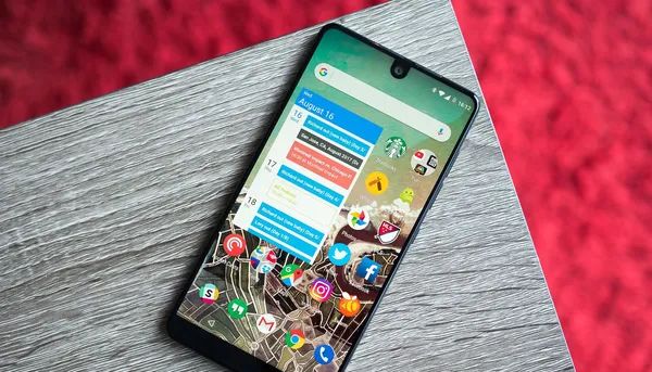 Essential Phone එක නිෂ්පාදනය කිරීම හා අලෙවි කිරීම නිළ වශයෙන් නවතා දමයි