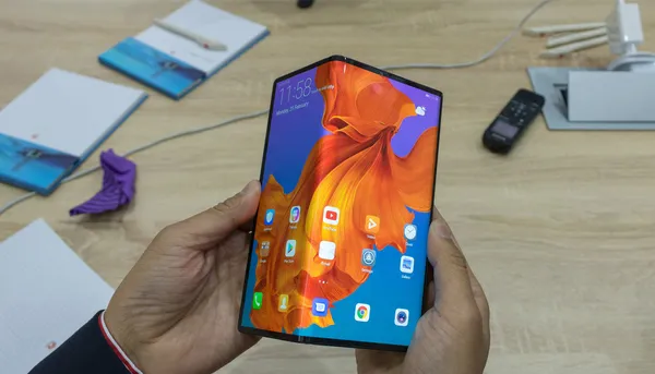 Huawei Mate X නම්‍යශීලී ජංගම දුරකථනය ඉක්මණින්ම වෙළඳපොලට නිකුත් කරන ලකුණු