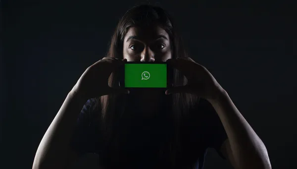 WhatsApp වල forward කිරීමේ හැකියාව සීමා කිරීමත් සමඟින් viral messages හුවමාරු වීම 70% කින් පමණ අඩු වෙයි