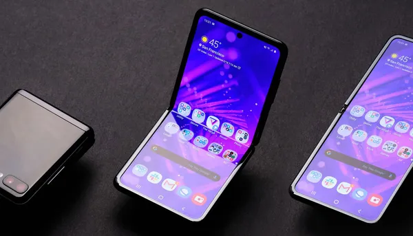 මිලෙන් අඩු Galaxy Fold ජංගම දුරකථනයක් නිකුත් කිරීමට Samaung සමාගම සූදානම් වන බව වාර්තා වෙයි