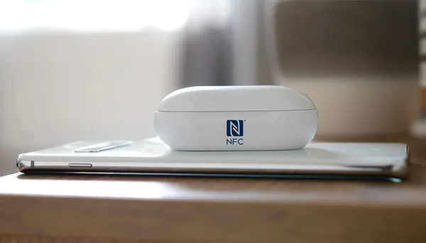 NFC තාක්ෂණය හරහා Wireless Charging පහසුකම ලබාදිමට සූදානම් වන ලකුණු