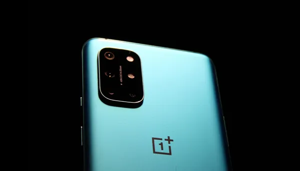 OnePlus 8T ජංගම දුරකථනයේ hardware සමඟින් OnePlus 9 Lite නම් වූ මාදිලියක් එළිදැක්වීමට OnePlus සමාගම සූදානම් වන ලකුණු