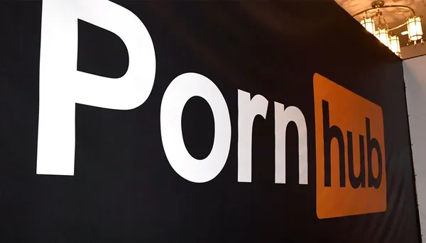 Pornhub වෙබ් අඩවිය හරහා videos download කිරීමේ හැකියාව අවහිර කරයි; Videos upload කිරීමේ හැකියාව ද partner account වලට පමණක් සීමා කරයි