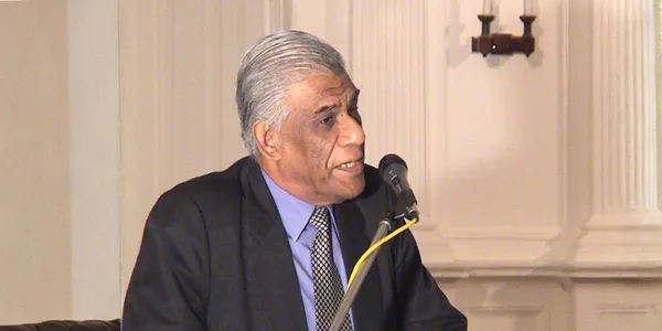 Prof . Samaranayake addressing the gathering at the Felicitation